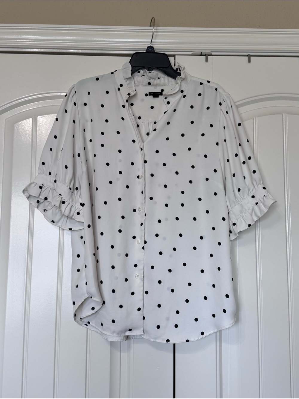 Ann Taylor Ruffle Collar Shirt. Size XL. White with Black Polka Dots